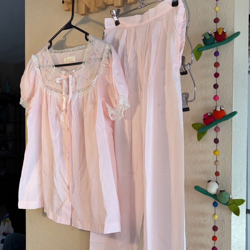 VINTAGE BARBIZON PAJAMA SET. light pink, short sleeve balloon sleeve lace with e - Picture 2 of 11